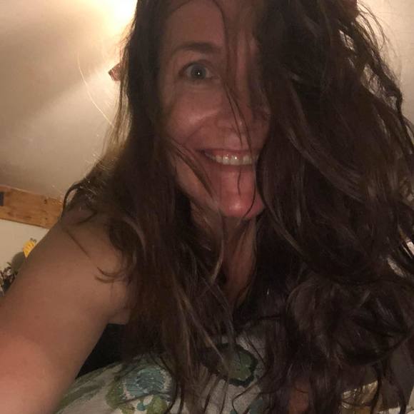 Meet your Posher, Leslie - Picture 2 of 2